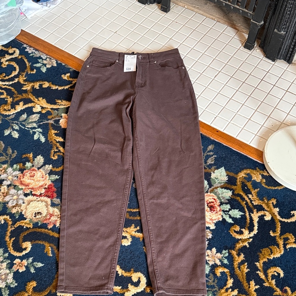H&M Loise Mom fit Jeans in brown. NWT